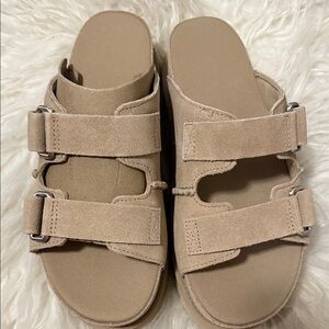 UGG Women’s Goldenstar Hi Slide